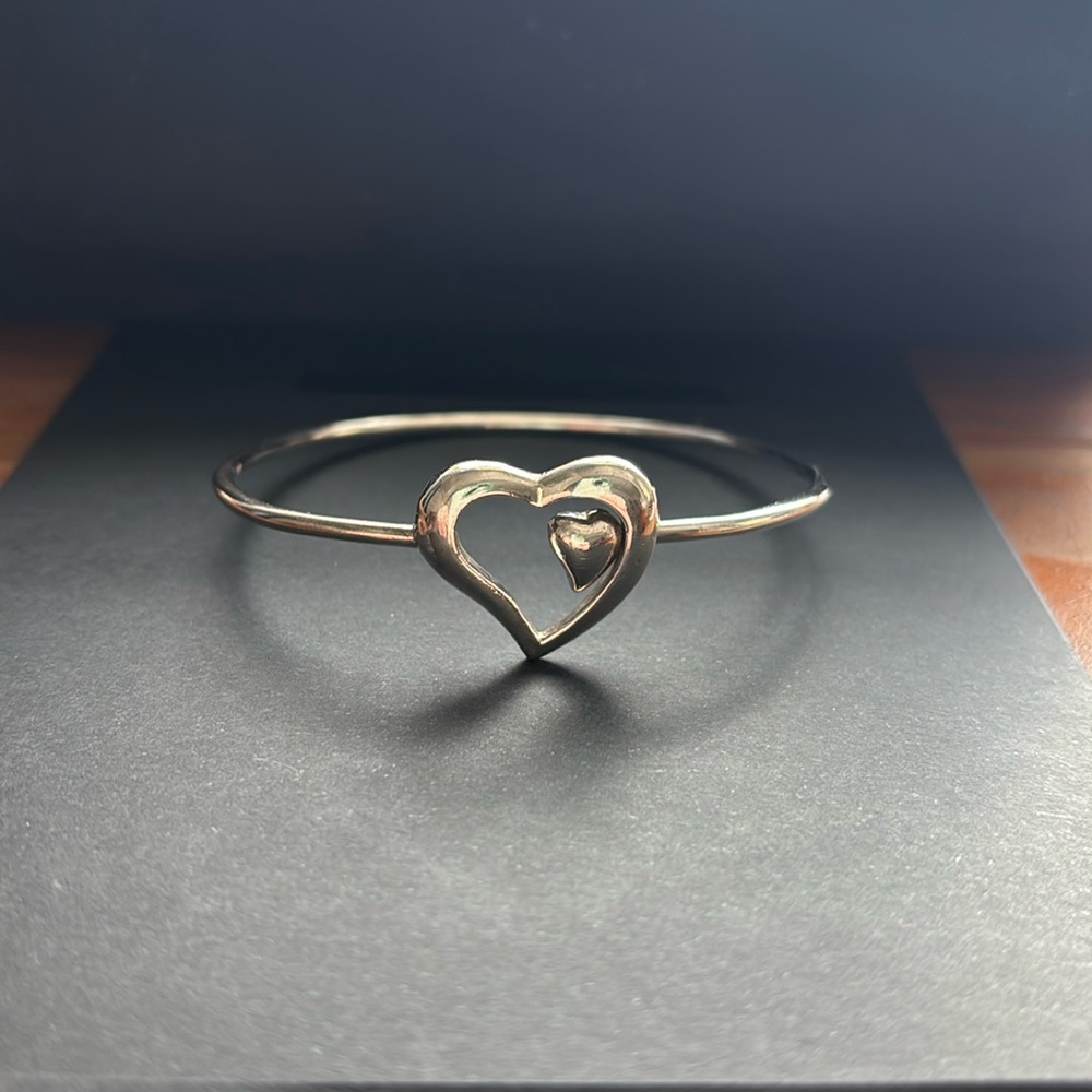 VINTAGE STERLING SILVER HEART HOOK BANGLE BRACELET